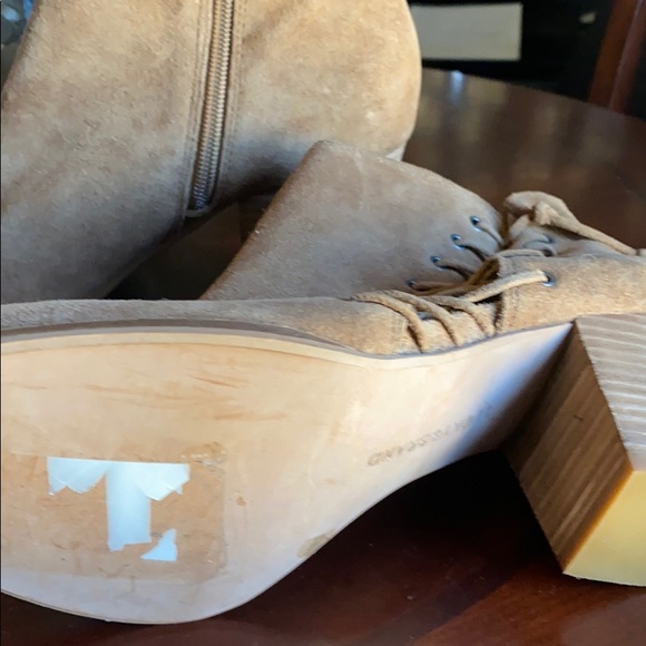 Shoes - Picture 4 of 9